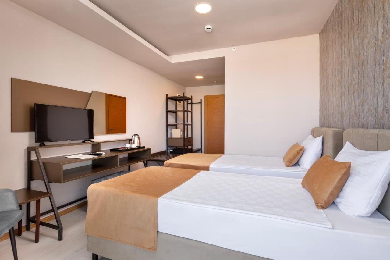 Hotella & Hotel 4*