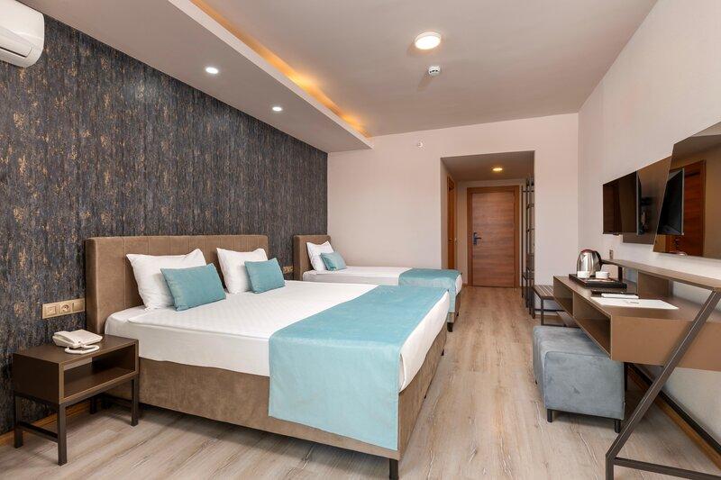 Hotel Hotella & 4*