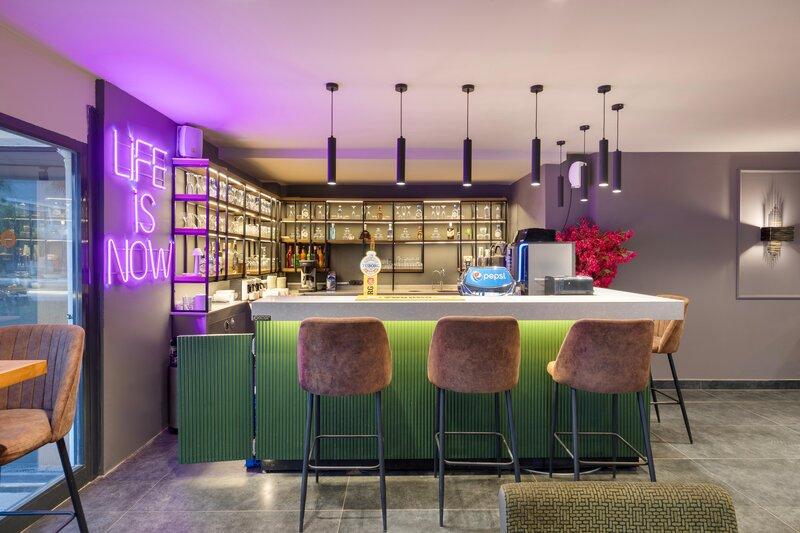 Hotel Hotella & 4*