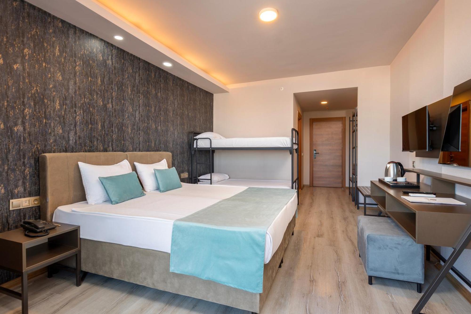 Hotel Hotella & 4*